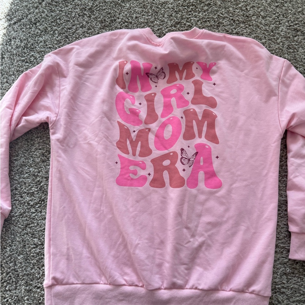 Pink Graphic Sweatshirt "In My Girl Mom Era"